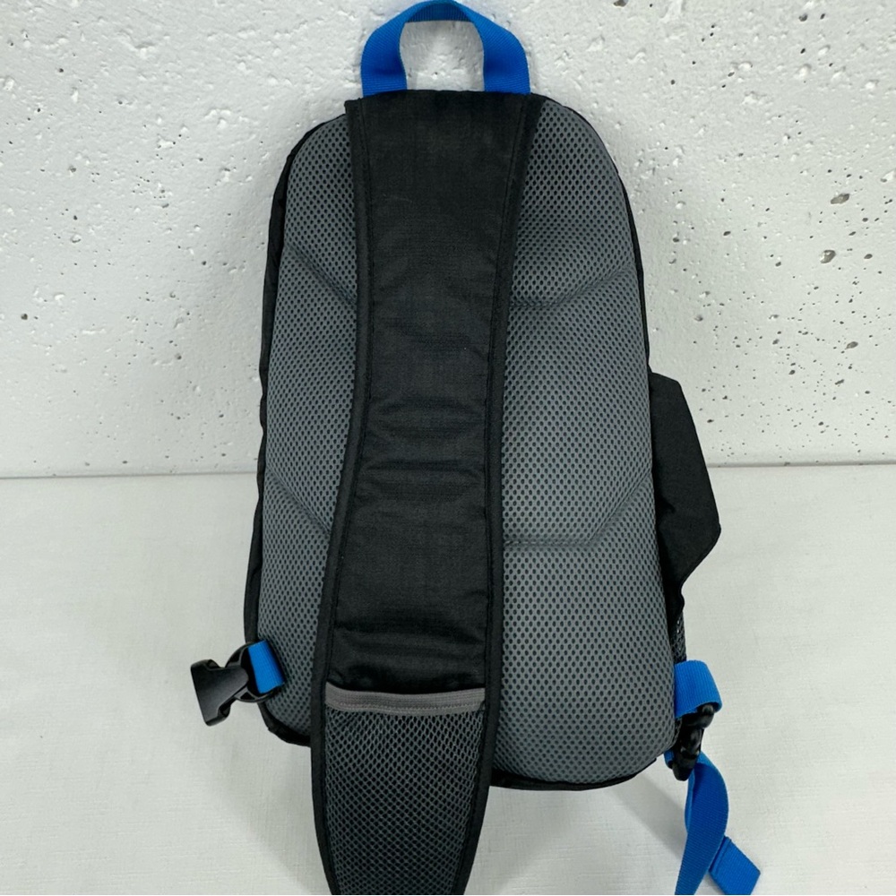 Eddie Bauer Ripstop Black & Blue Lightweight 8L Sling Pack - Picture 4 of 12